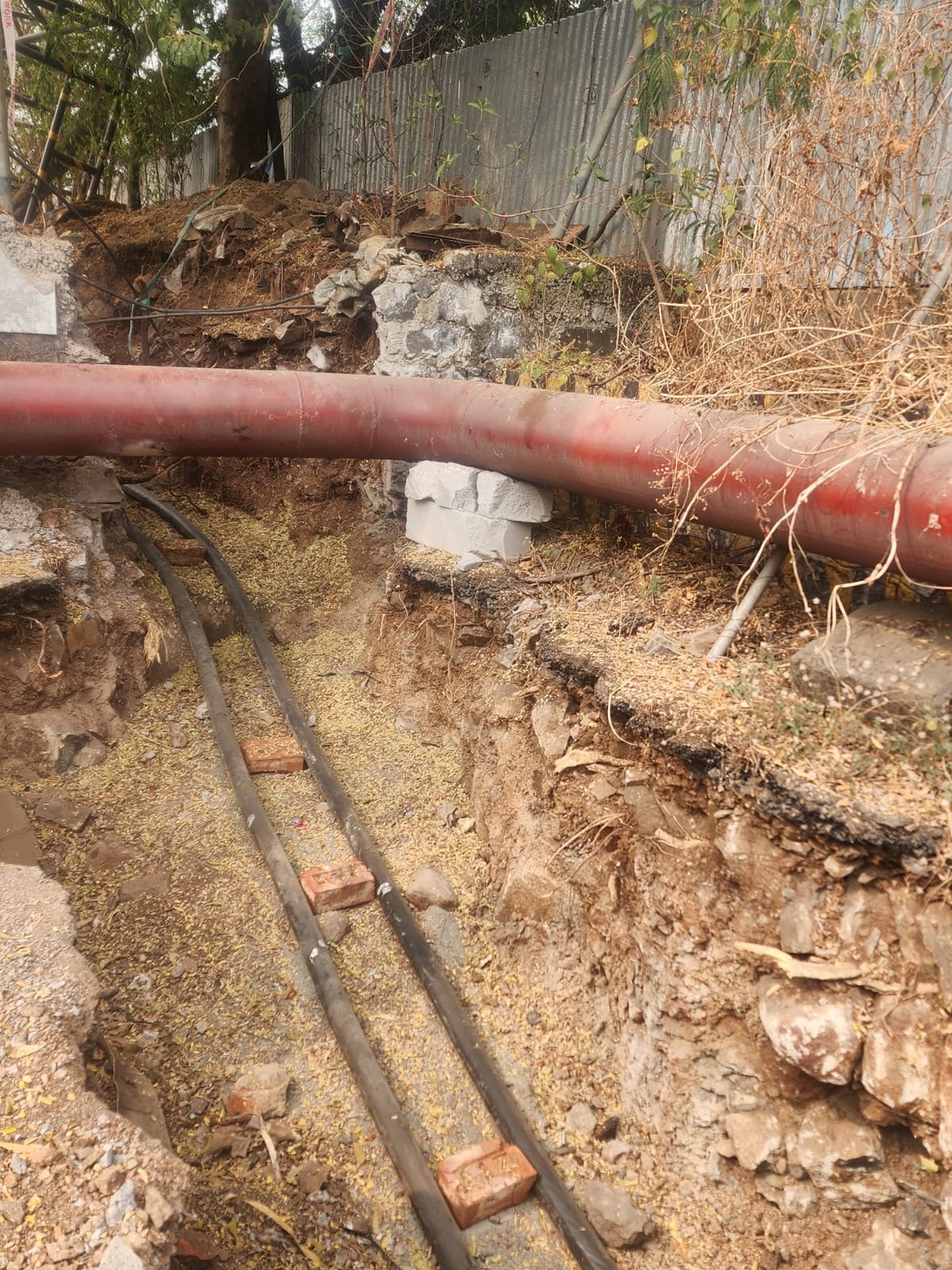 Detection of location and depth of underground utilities