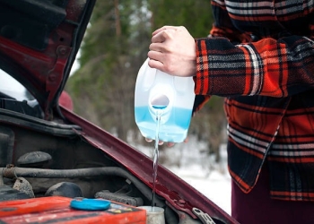 Propose a solution for a cost-effective and eco-friendly windshield washer fluid