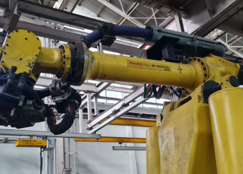 Realtime detection of cable dresspack dislodgement in welding robots