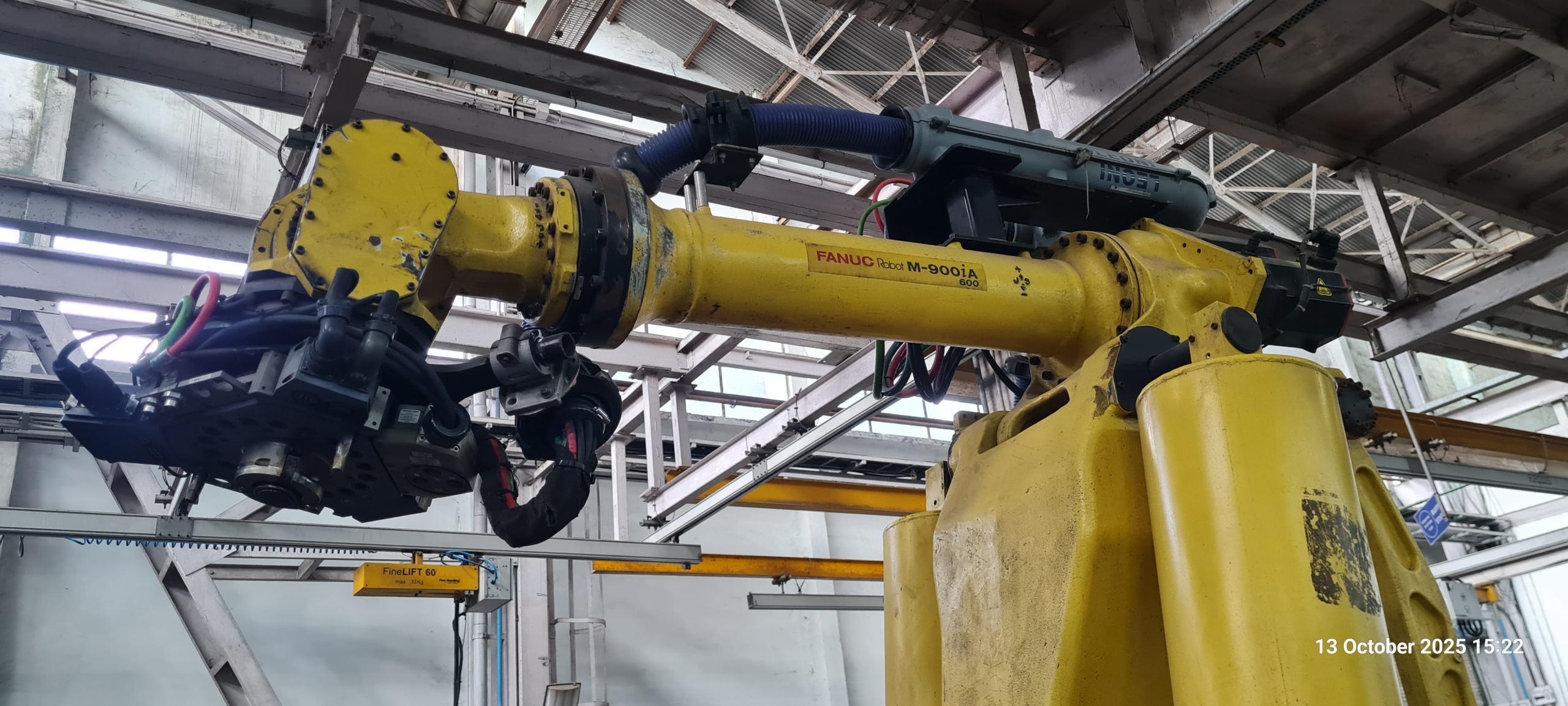 Realtime detection of cable dresspack dislodgement in welding robots